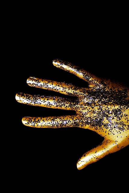 feature overview dashboard showing explainable AI signals for gold trend analysis